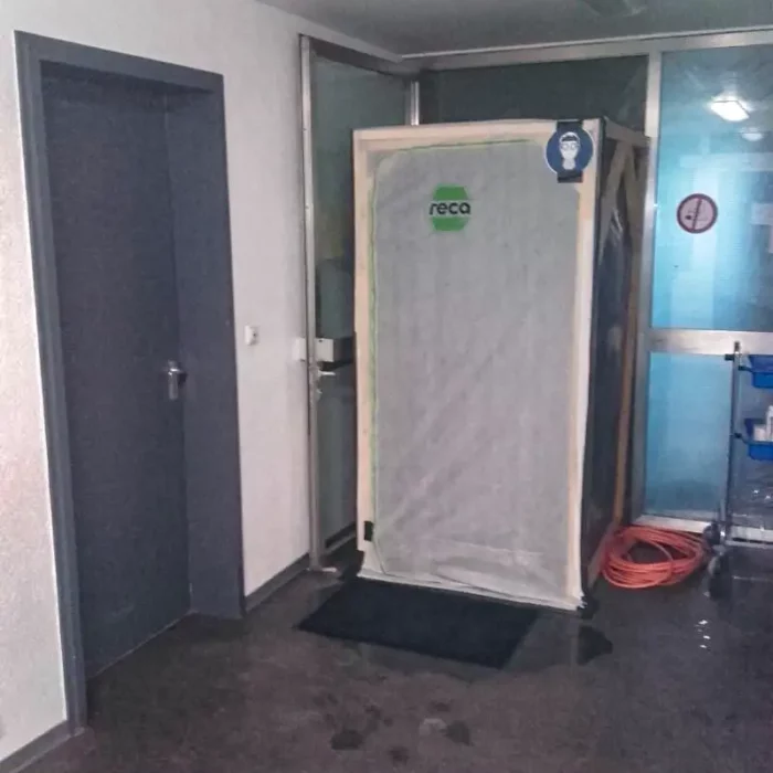 Schleuse zur Abschottung von kontaminierten Gebäudebereichen