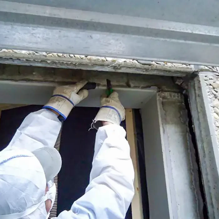 Entfernung von Schadstoff-belasteter Dämmung